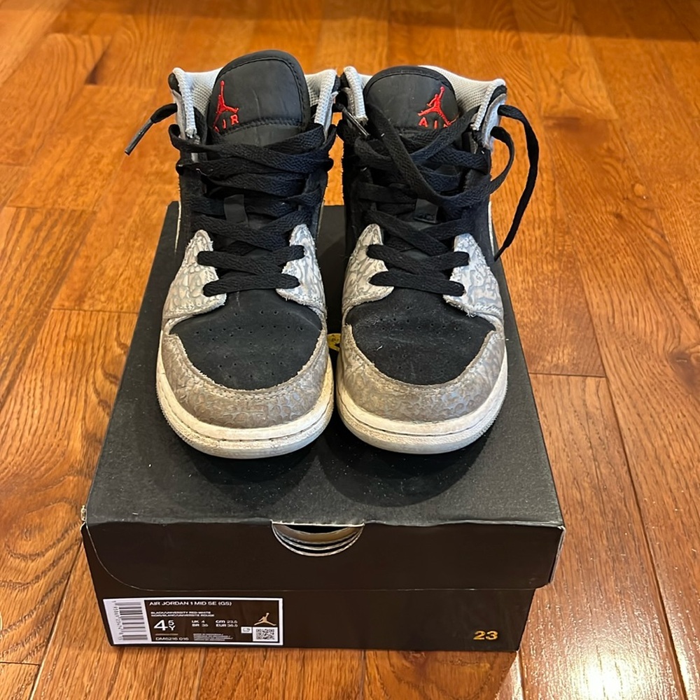 Used Jordan 1 mids 4.5Y black/grey/white/red